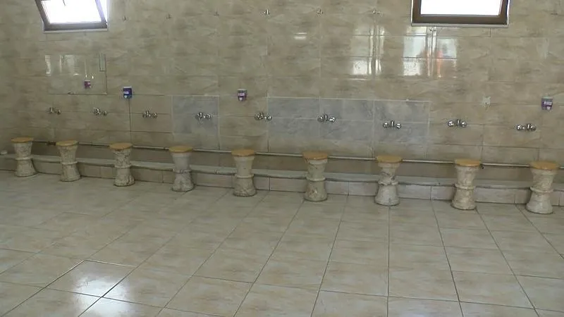 Şadırvan muslukları yenilendi. (DHA)