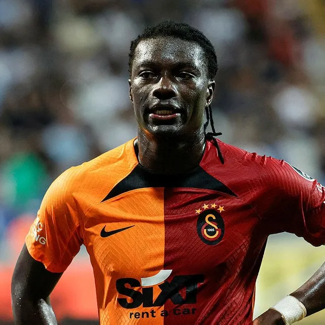 Galatasarayda yönetimden Bafetimbi Gomis hamlesi!