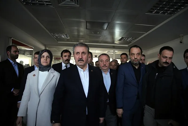 BBP Genel Başkanı Mustafa Destici hastaneden taburcu edildi: "3 hafta boyunca dizlik kullanacağım"-3