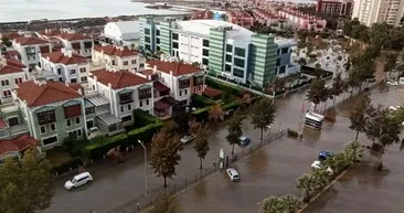 İzmirde sel felaketi hayatı felç etti! Vatandaşlardan CHPli belediyeye isyan