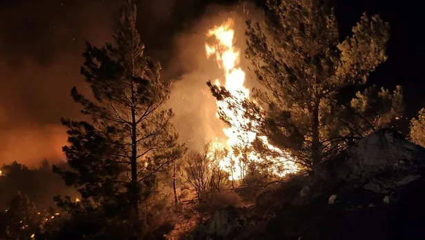 Mersin'de orman yangınları! Silifke'de kontrol altına alındı: Gülnar'da havadan ve karadan müdahale sürüyor-6
