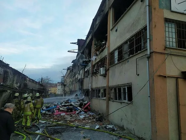 SON DAKİKA: Bağcılar’da gece yarısı korkutan yangın-2