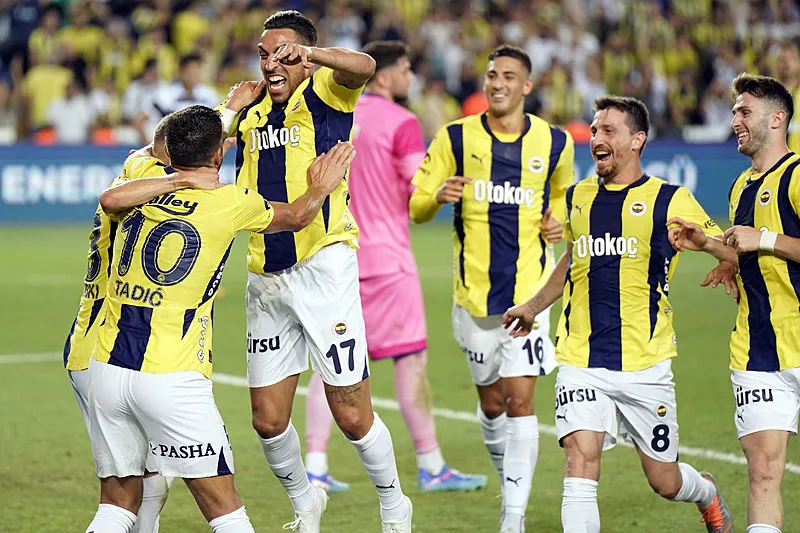 Spor yazarları Fenerbahçe - Lugano maçını değerlendirdi! 2 yıldıza büyük övgü - 19