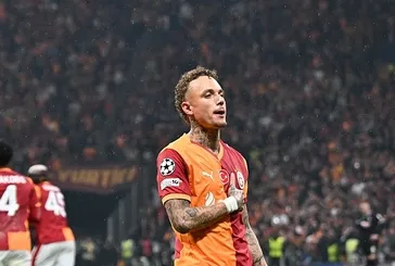 Noa Lang formasını camiye bağışladı