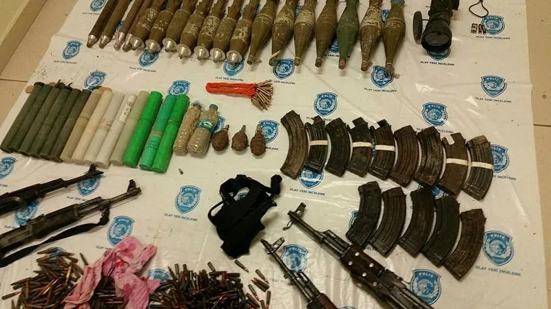 Van'da boş evde PKK cephaneliği ele geçirildi-1