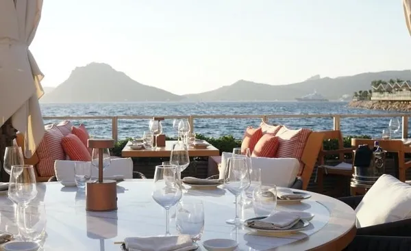 Bodrum'daki lüks restoranlar müşteriye balıklama daldı! Kimi 5 bin 880 TL hesap yazdı kimisi de 6 dilim kavuna 210 TL-9