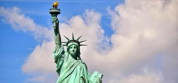 ÖZGÜRLÜK HEYKELİ NEW YORK LİMANINA ULAŞTI
