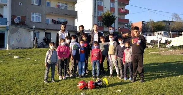 Arnavutköy’de hindiye futbol öğreten miniklere sürpriz