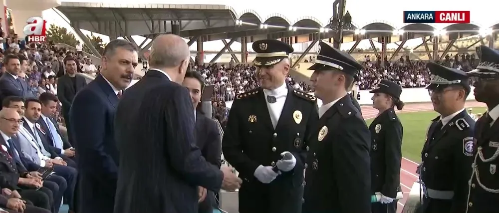polis-akademisi-mezuniyet-toreninde-corum-atamasi-1782408607355.jpeg Polis Akademisi Mezuniyet Töreni'nde Çorum ataması! Başkan Erdoğan: Yiğidin harman olduğu yer-3