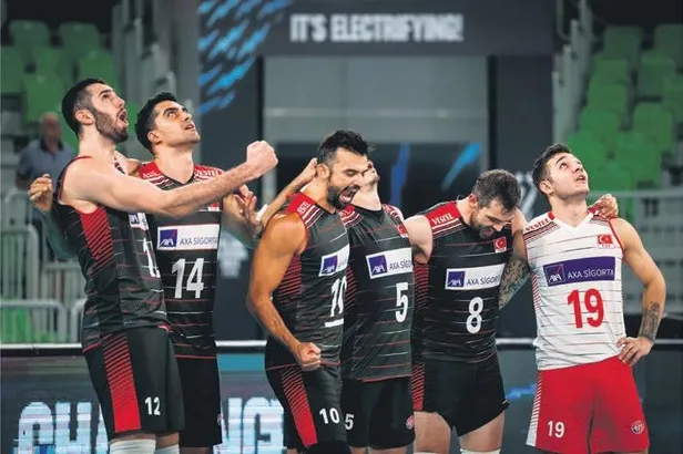 ingiliz-basinindan-flas-iddia-aston-villanin-attila-szalai-icin-devrede-1661646010148.jpeg İngiliz basınından flaş iddia! Aston Villa’nın Attila Szalai için devrede-13