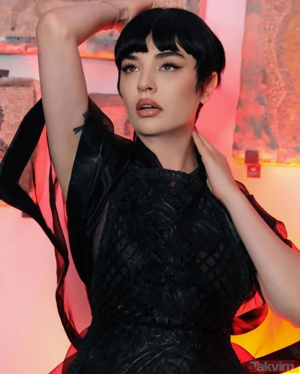 Gonca Vuslateri bornozlu pozunu paylaşıp takipçilerini baştan uyardı: “Bir tek kelime edin de...” Çağla Şıkel kayıtsız kalamadı - 8