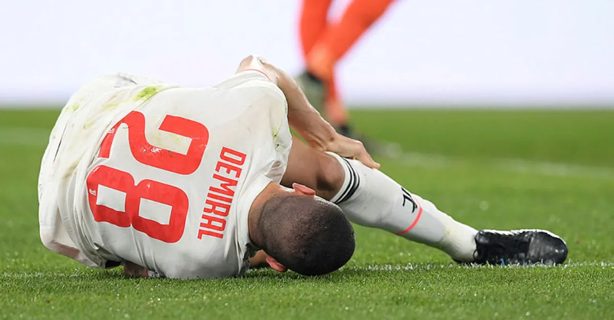 Merih Demiral’ın sakatlığının ardından De Ligt’tan skandal paylaşım