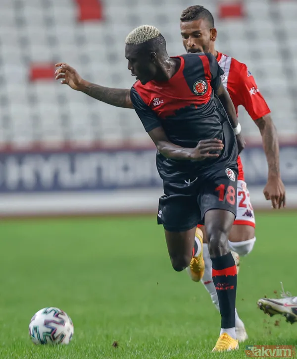 Alassane Ndao Kimdir? 20 Aralık 1996 Tarihinde Senegal'in Dakar Kentinde Dünyaya Gelen Alassane Ndao, Futbola As Dakar Sacre Coeur Takımında Başladı.