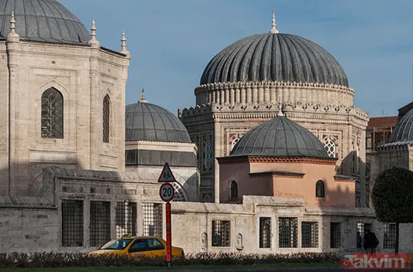Büyük usta mektubunda, "Bu notu bulduğunuza göre kemerlerden barının kilit taşı aşındı ve nasıl değiştireceğinizi bilmiyorsunuz" diyordu.
