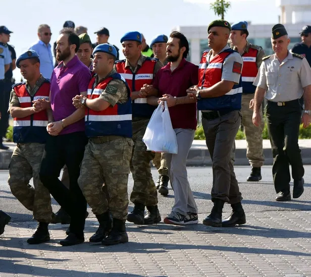 FETÖ'cü menfez 'Hero'larının şovunu böyle önlediler-2