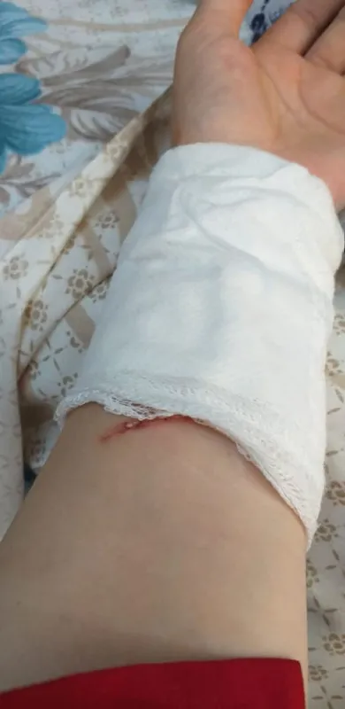 dun-esinden-siddet-gordugunu-soylemisti-bugun-cesedini-teshis-etti-1610706816906.jpg Dün eşinden şiddet gördüğünü söylemişti! Bugün cesedini teşhis etti-6