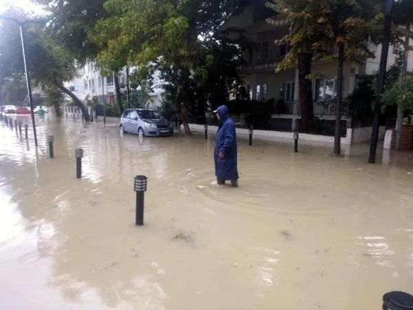 HAVA DURUMU | Meteorolojiden 11 il için sarı kodlu uyarı! İstanbul için sağanak alarmı verildi-7