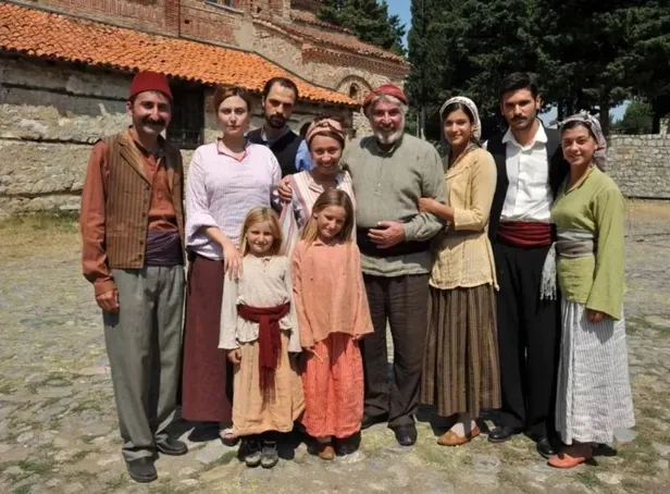 kurtlar-vadisinin-yonetmeninden-cok-konusulacak-yeni-dizi-usta-oyuncuyu-ekrana-dondurdu-1653659283547.jpg Kurtlar Vadisi’nin yönetmeninden çok konuşulacak yeni dizi! Usta oyuncuyu ekrana döndürdü! Yeni bir Polat Alemdar Elif Eylül aşkı doğuyor...-3