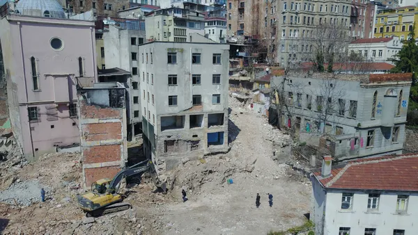 karakoydeki-200-yillik-genelevin-altindan-18-yuzyila-ait-hamam-cikti-1650011091354.jpg Karaköy'deki 200 yıllık genelevin altından 18. yüzyıla ait hamam çıktı-4