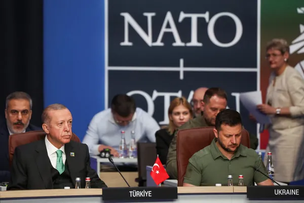 Ukrayna Devlet Başkanı Volodimir Zelenskiy'nin 'yalnız' pozunun perde arkası: Ukrayna cephesi bastırdı NATO rest çekti-10