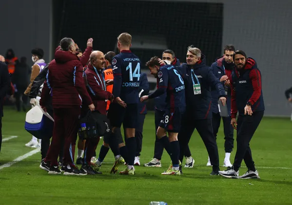 trabzonspor-firtina-gibi-esiyor-super-lig-rekorunu-kirdilar-1640507262734.jpg Trabzonspor fırtına gibi esiyor! Süper Lig rekorunu kırdılar-7