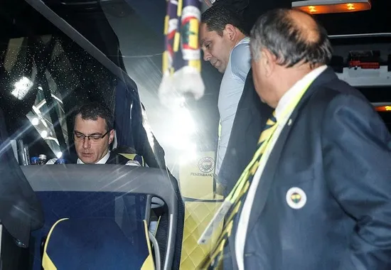 Taraftarlar tarihi fiyaskonun faturasını Ali Koç'a kesti-4