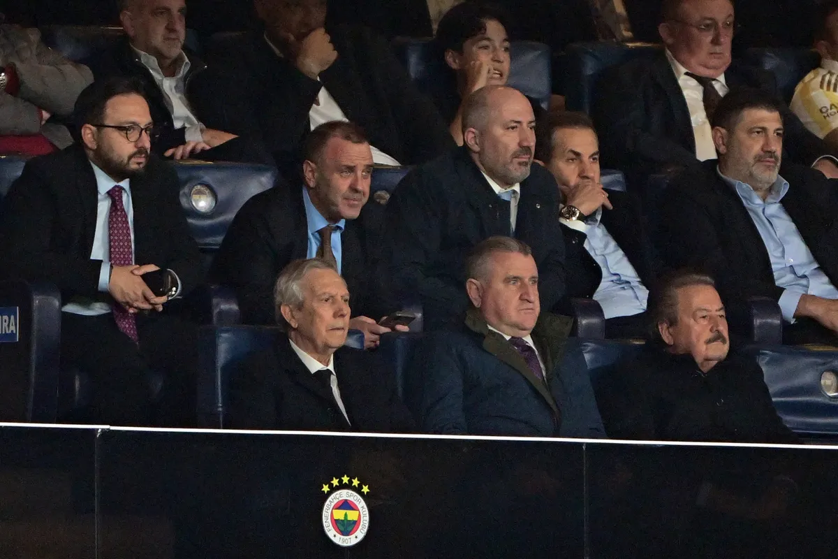 fenerbahcede-kerem-akturkogluna-protesto-aziz-yildirimdan-erken-ayrilik-1792570467028.jpg Kadıköy'de olay maç sonu! Aziz Yıldırım ve Kerem Aktürkoğlu'ndan tepkiler-6