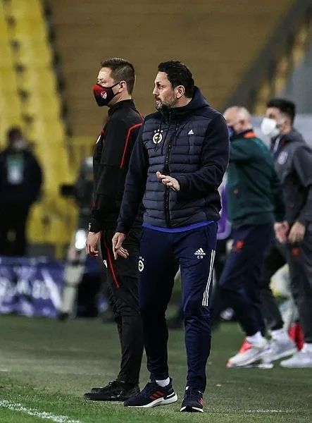 fenerbahcenin-hocasi-erol-bulut-basaksehir-maglubiyetinin-ardindan-konustu-mac-kontrolu-bizde-olmasina-ragmen-1612907458300.jpeg