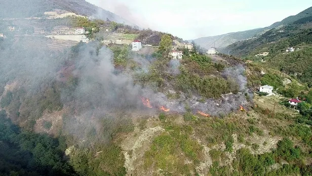 trabzonun-macka-ilcesinde-ormanlik-alana-sicrayan-yangin-kontrol-altina-alindi-1602273348468.jpeg Trabzon'un Maçka ilçesinde ormanlık alana sıçrayan yangın kontrol altına alındı-2