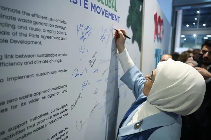 1701452293415.jpeg Emine Erdoğan'dan Gazze vurgusu: Soykırım ile lekelenmiş bir dünyayı miras bırakmaya da hakkımız yok-4