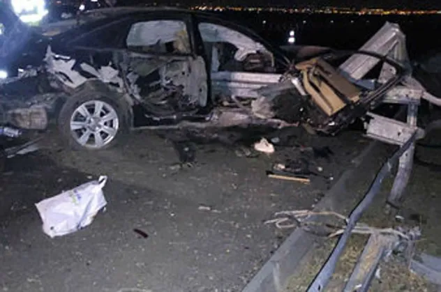 Manisa'da otomobil bariyerlere çarptı: 4 ağır yaralı