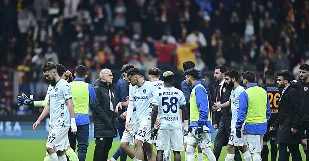 Adana Demirspor'un sahadan çekilmesi dünya basınında! "Türk futbolunda skandal"