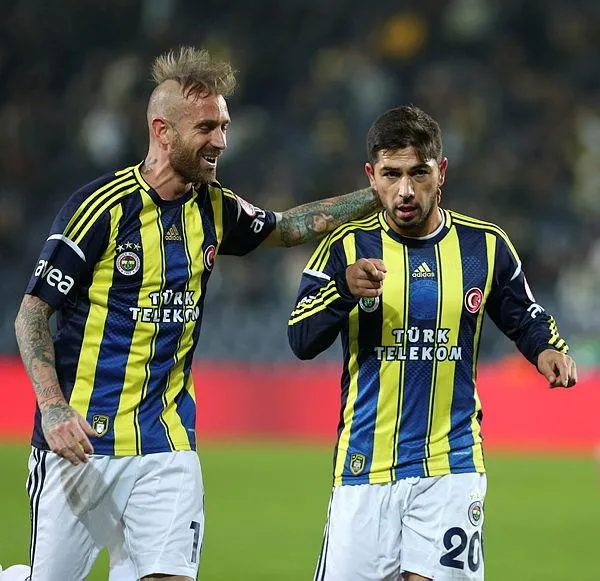 eski-futbolcu-sezer-ozturkun-trafikte-karistigi-cinayet-olayinda-yeni-goruntuleri-ortaya-cikti-abime-nasil-kiydiniz-1632851305413.jpeg Eski futbolcu Sezer Öztürk'ün trafikte karıştığı cinayet olayında yeni görüntüler ortaya çıktı! "Abime nasıl kıydınız"-7