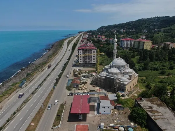 sosyal-medya-bu-camiyi-konusuyor-giresun-eynesildeki-yesil-cami-mimarisi-ve-semaver-seklindeki-minaresiyle-dik-1655720623716.jpg Sosyal medya bu camiyi konuşuyor! Giresun Eynesil'deki Yeşil Cami mimarisi ve semaver şeklindeki minaresiyle dikkat çekiyor-6