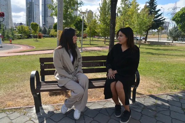 ankarada-24-yasindaki-universite-ogrencisi-aydan-d-eski-erkek-arkadasi-tarafindan-sokak-ortasinda-darbedildi-b-1665064189705.jpg Ankara'da 24 yaşındaki üniversite öğrencisi Aydan D. eski erkek arkadaşı tarafından sokak ortasında darbedildi! 'Beni öldüreceğini söyledi'-6