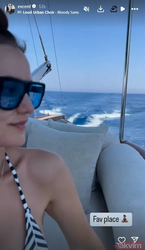 2 çocuk annesi Fahriye Evcen’in tekne keyfi! Burak Özçivit’in güzel eşi en cesur haliyle büyüledi! Çizgili bikinisiyle... - 7