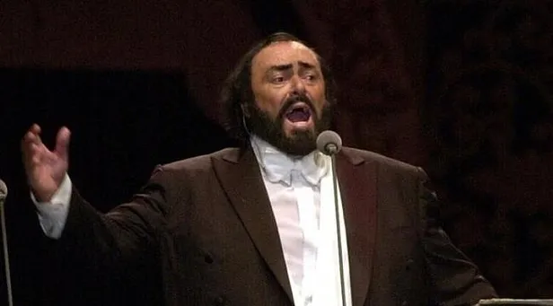 6 Eylül Hadi ipucu sorusu nedir? Luciano Pavarotti'nin elinde tuttuğu aksesuar nedir?-2