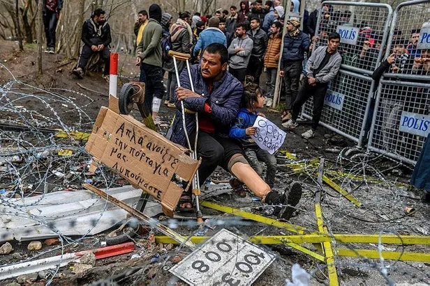 Bakan Çavuşoğlu'ndan Yunan mevkidaşına tokat gibi cevap: Göçmenlere insan gibi davranın-2