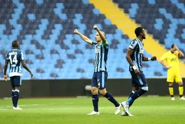 super-lig-icin-olay-yorum-eski-yildizlar-icin-bir-huzurevi-1674462525925.jpeg Süper Lig için olay yorum! "Eski yıldızlar için bir huzurevi"-3