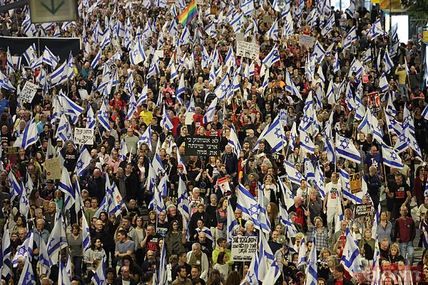 Tel Aviv katil Netanyahu’ya karşı ayaklandı! On binler sokakta: Ben Gvir teröristtir - 3