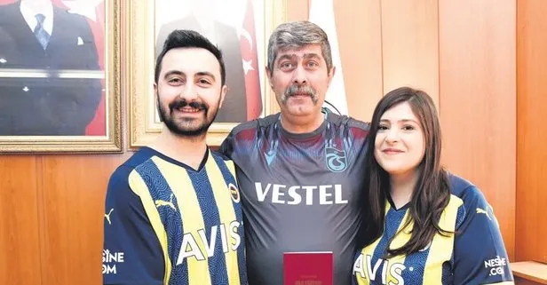 Gümüşhane’de ilginç nikah! Fenerbahçeli formasıyla masaya oturan çifte belediye başkanından sürpriz