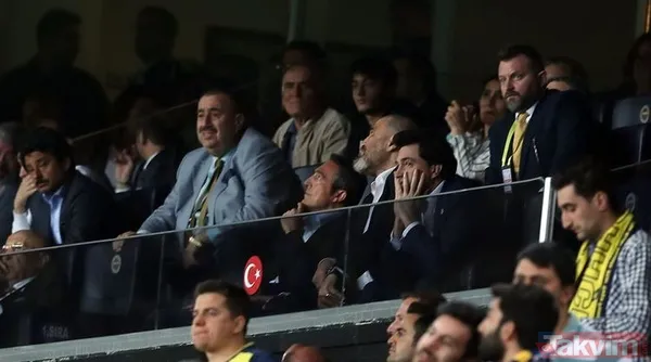 Son Saniye Golüne Bile Sevinmedi Protestolar Sonunda Morali Bozulan Ve Takımın Kötü Futbolundan Memnun Olmayan Ali Koç, Son Saniyede Gelen Gole Sevinmedi...