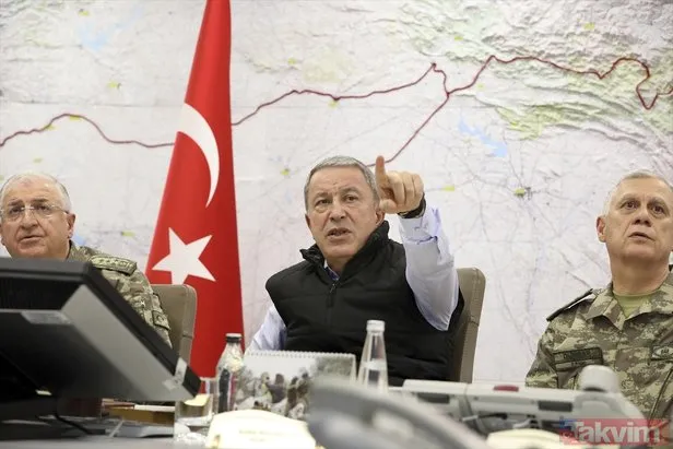 Milli Savunma Bakanı Akar harekat merkezinde