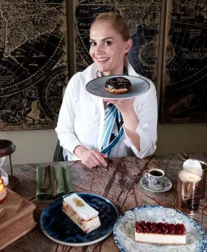 mutfakta-gulsah-var-kimdir-gercek-adi-bakin-neymis-gulsah-senin-nereli-oldugunu-duyunca-inanamayacaksiniz-1633262598464.jpg Gerçek adı bakın neymiş! Mutfakta Gülşah var kimdir? Gülşah Şen'in nereli olduğunu duyunca inanamayacaksınız...-2