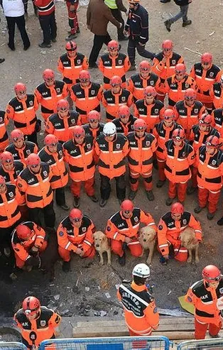 Elazığ depreminin kahramanlarından duygulandıran tören!