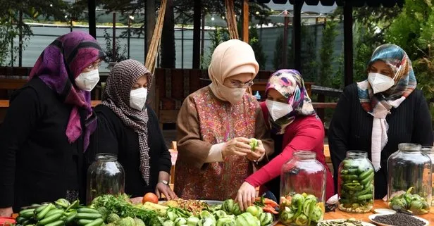 Emine Erdoğan, Çubuk’ta kadınlarla turşu kurdu