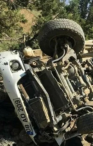 Artvin'de kamyonet şarampole yuvarlandı!