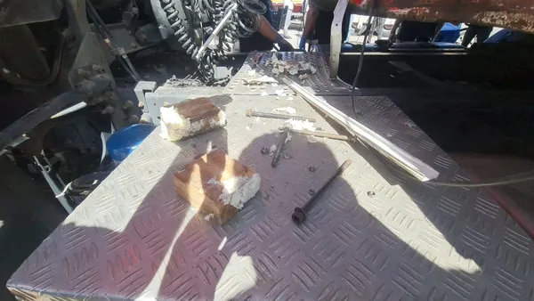 tirda-88-kilogram-eroin-ele-gecirildi-happy-birthday-yazisi-dikkat-cekti-1663590567241.jpg TIR'da 88 kilogram eroin ele geçirildi: 'Happy birthday' yazısı dikkat çekti-3