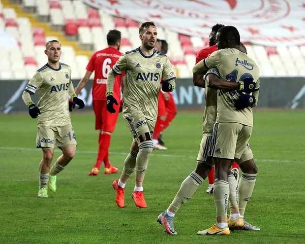 sivasta-kazanan-yok-fenerbahce-zirve-yarisinda-yara-aldi-sivasspor-1-1-fenerbahce-mac-sonu-ozet-1611252564839.jpeg