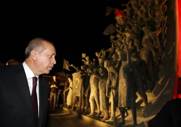 Cumhurbaşkanı Erdoğan Şehitler Abidesi'ni ziyaret etti-2